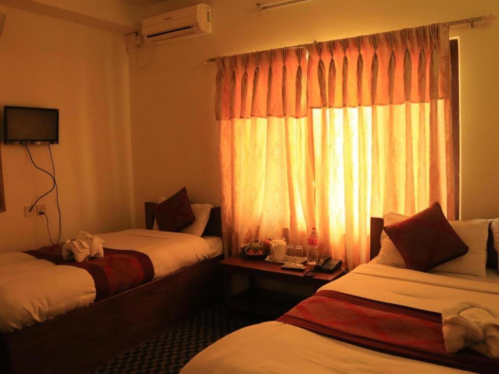 Hotel Royal Image Pokhara Bagian luar foto