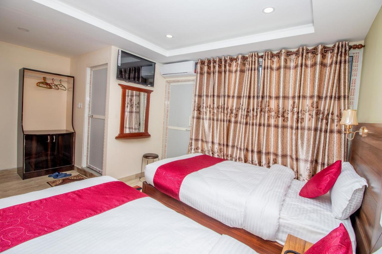 Hotel Royal Image Pokhara Bagian luar foto