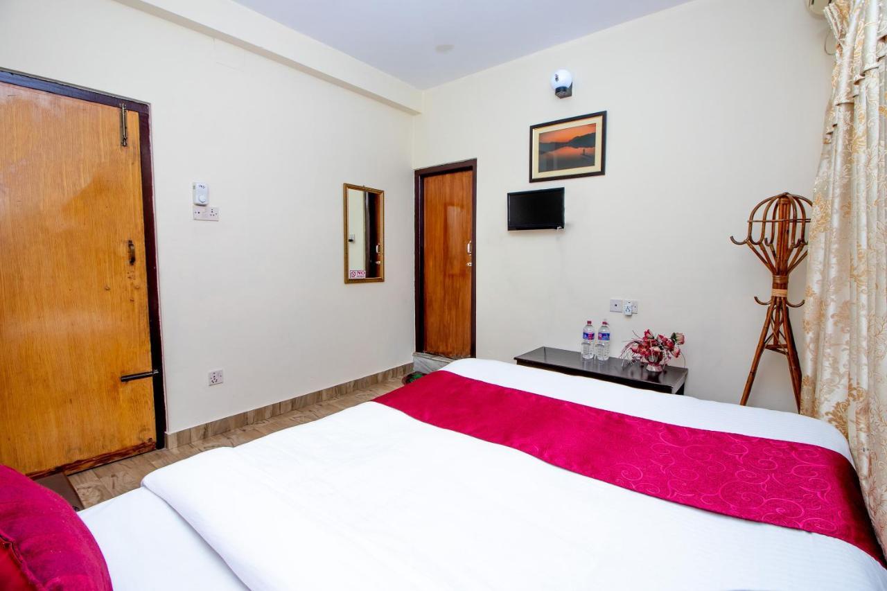 Hotel Royal Image Pokhara Bagian luar foto