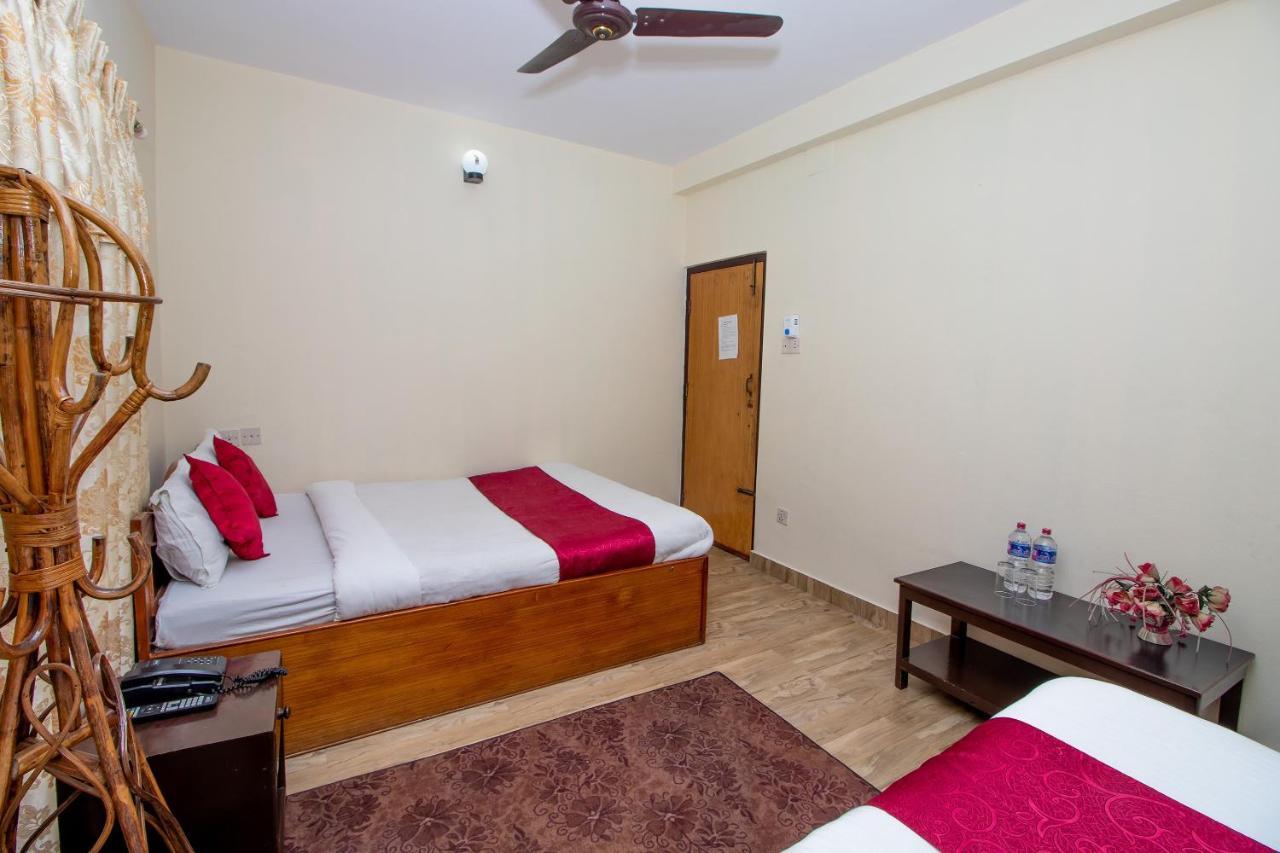 Hotel Royal Image Pokhara Bagian luar foto