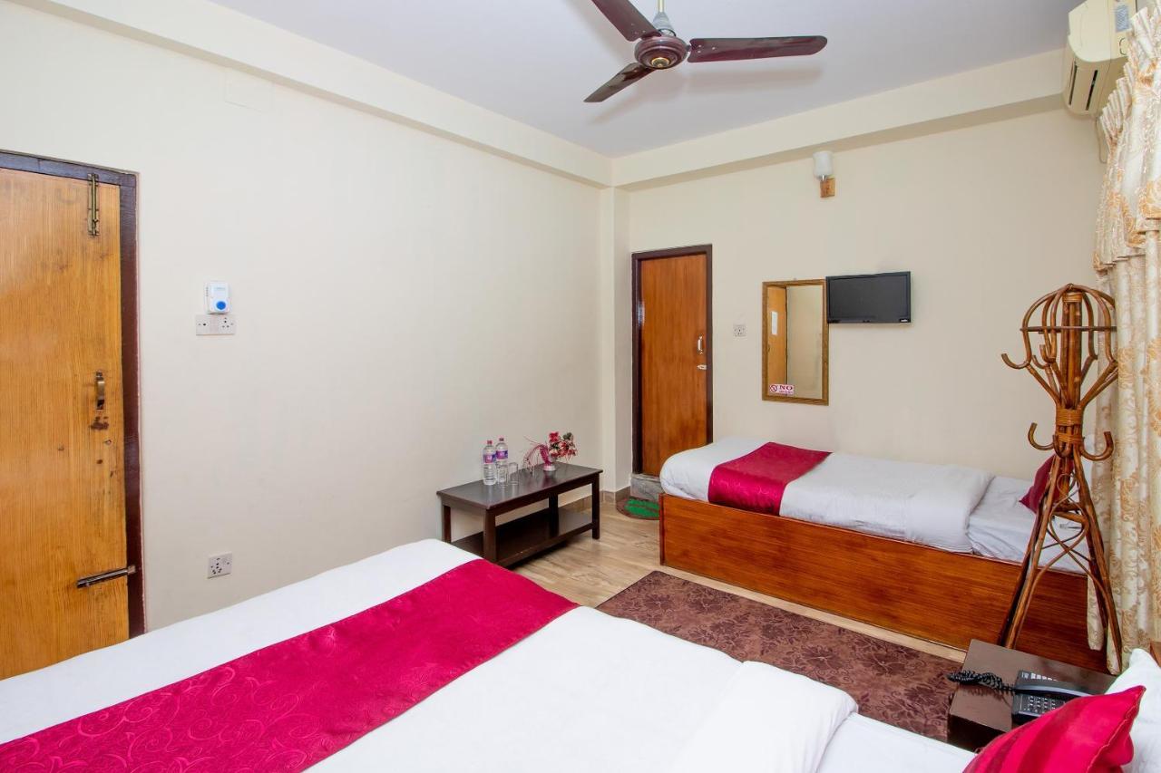 Hotel Royal Image Pokhara Bagian luar foto