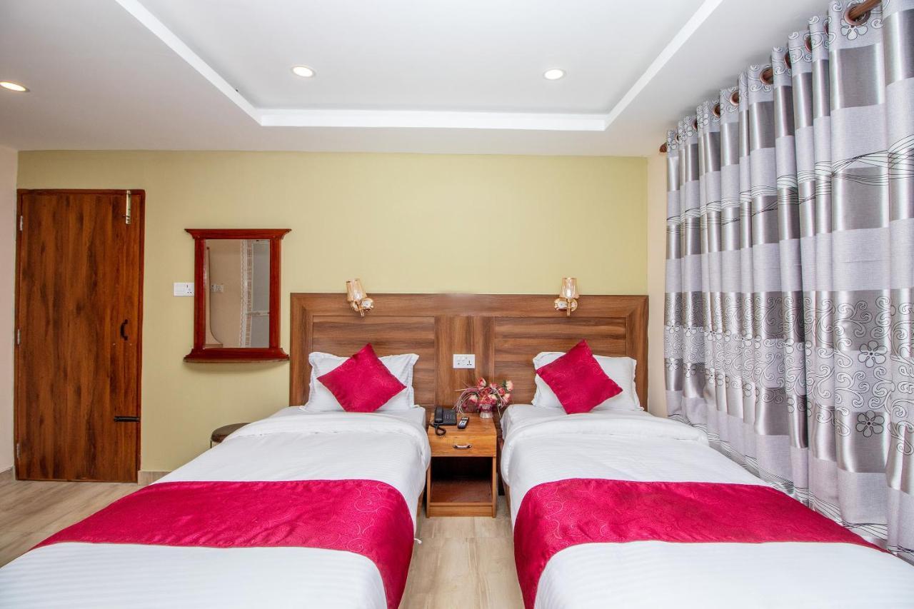 Hotel Royal Image Pokhara Bagian luar foto